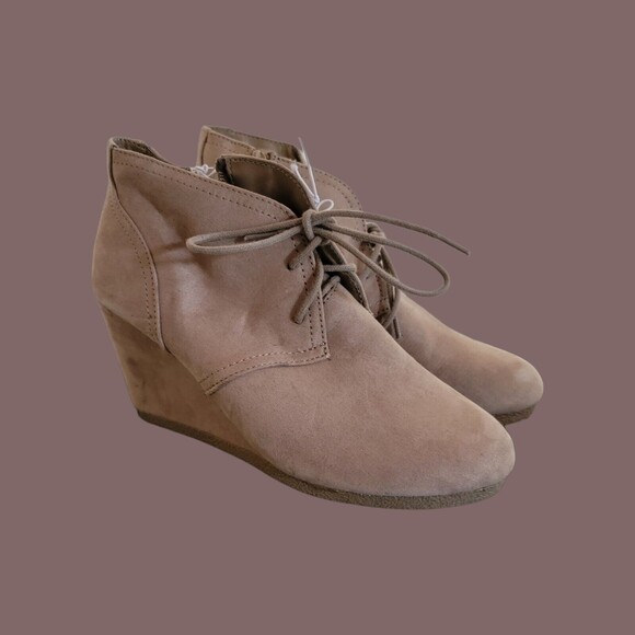 Women's Bessie Microsuede Wedge Bootie - Universal Thread Taupe 6.5‎ - Picture 1 of 11